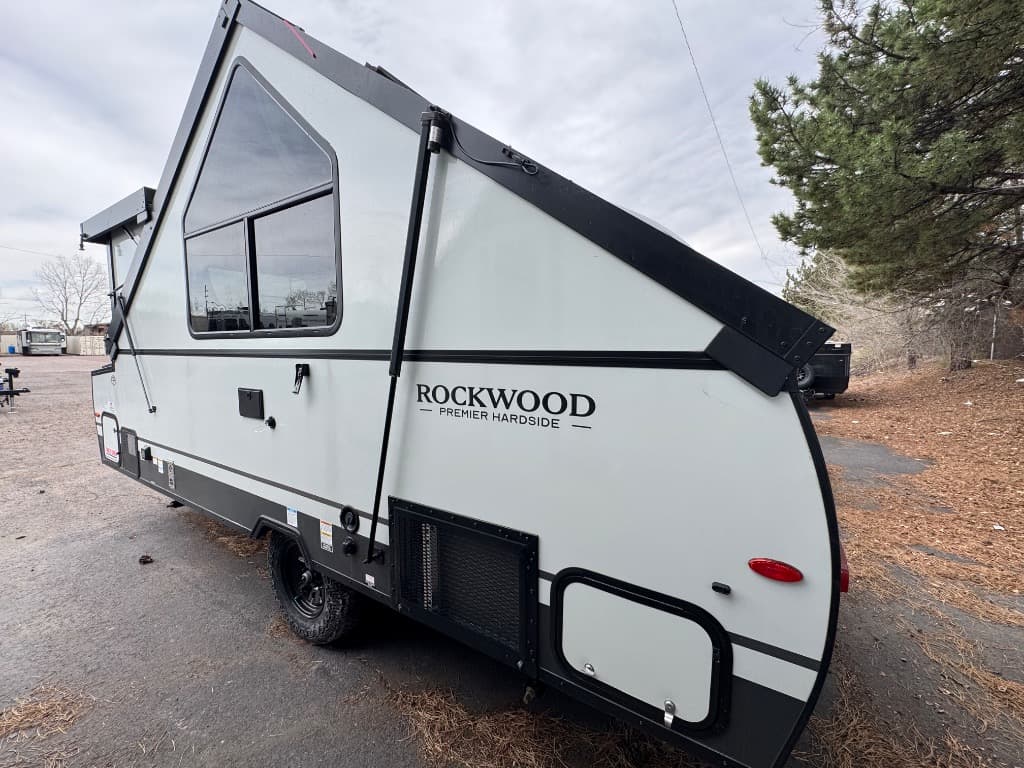 2026 Rockwood 2026 Rockwood Hard Side High Wall Series - thumbnail 4