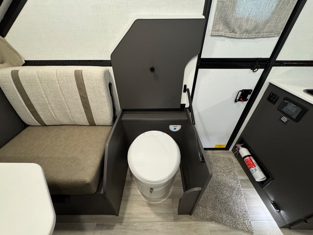 2026 Rockwood 2026 Rockwood Hard Side High Wall Series - thumbnail 7