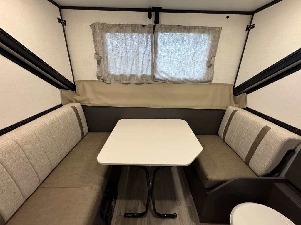 2026 Rockwood 2026 Rockwood Hard Side High Wall Series - thumbnail 8