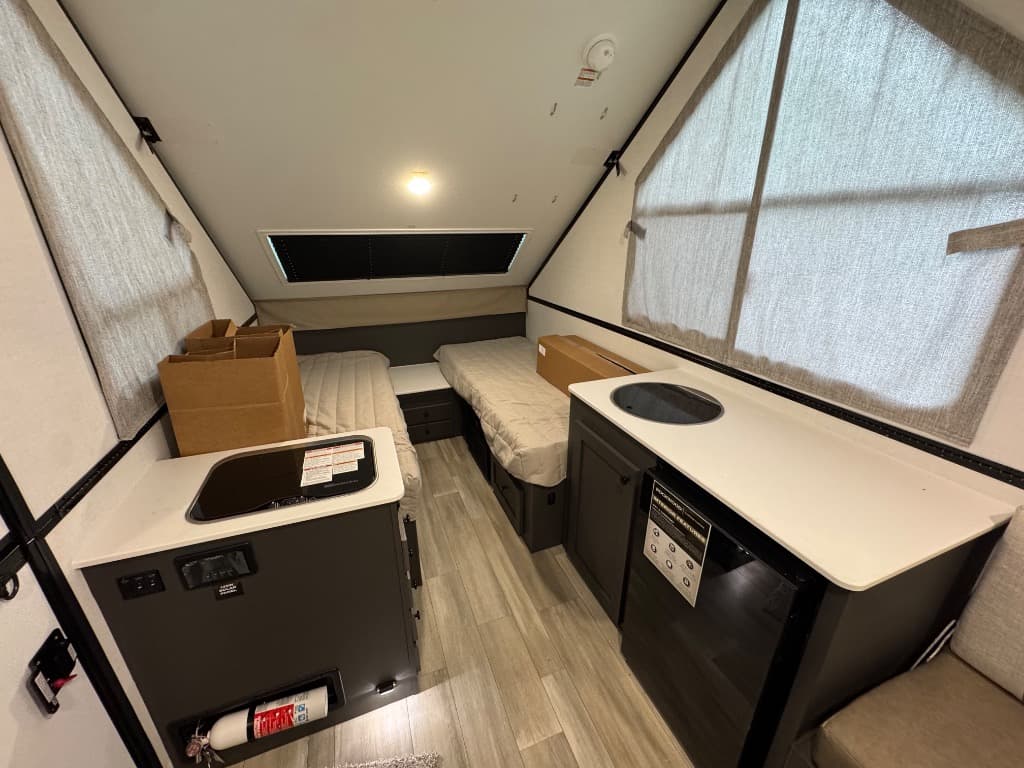 2026 Rockwood 2026 Rockwood Hard Side High Wall Series - thumbnail 9