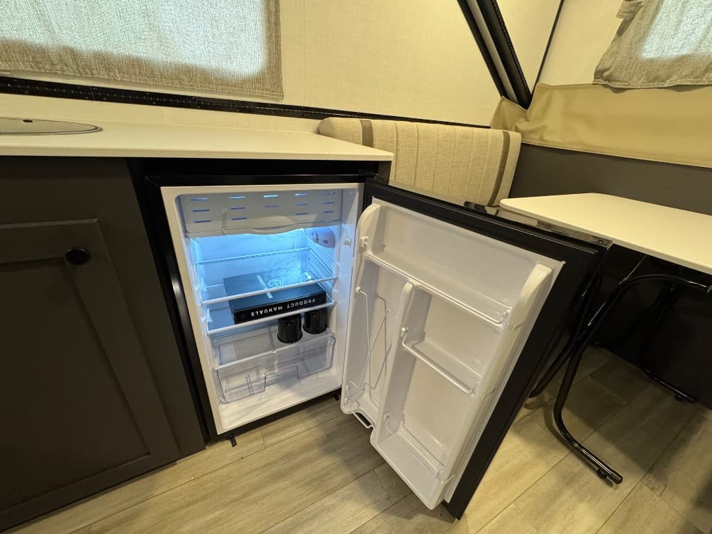 2026 Rockwood 2026 Rockwood Hard Side High Wall Series - thumbnail 10