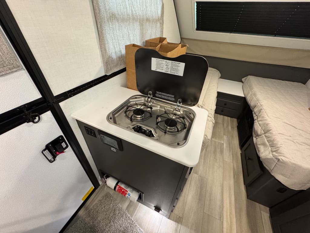 2026 Rockwood 2026 Rockwood Hard Side High Wall Series - thumbnail 13