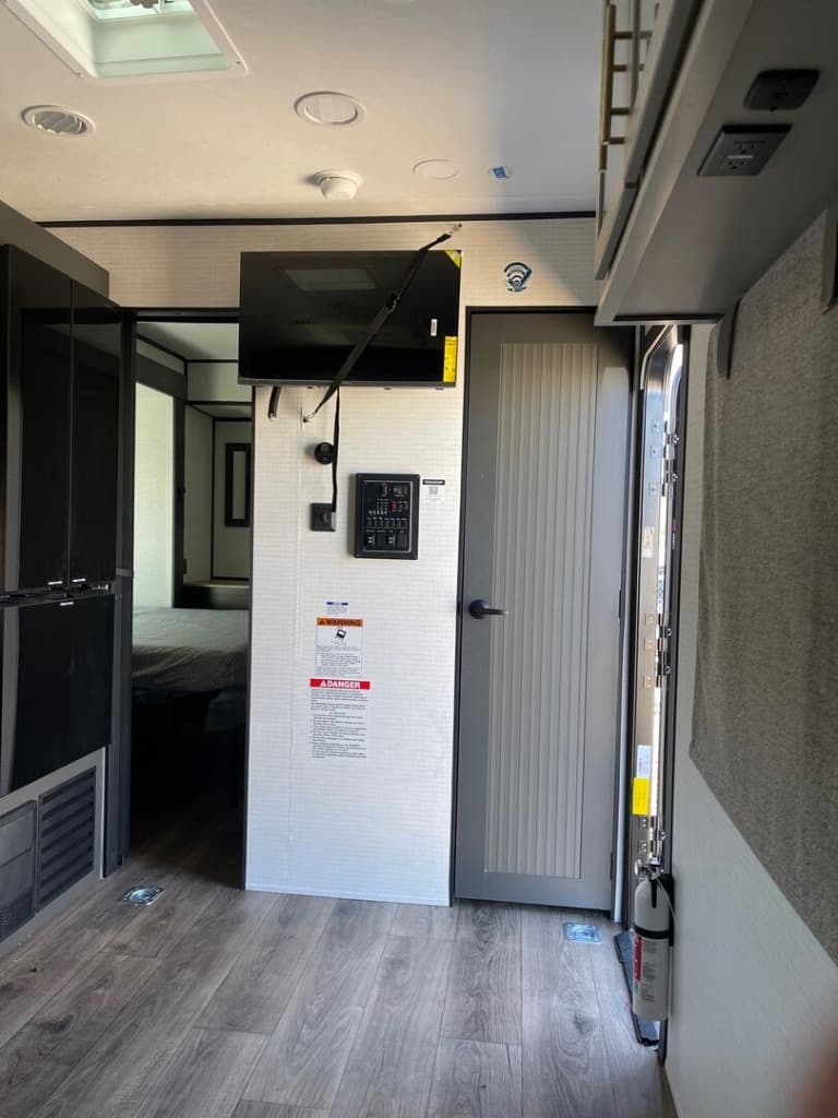 2026 Forest River 2026 Forest River Xlr Boost X Toy Hauler - thumbnail 13