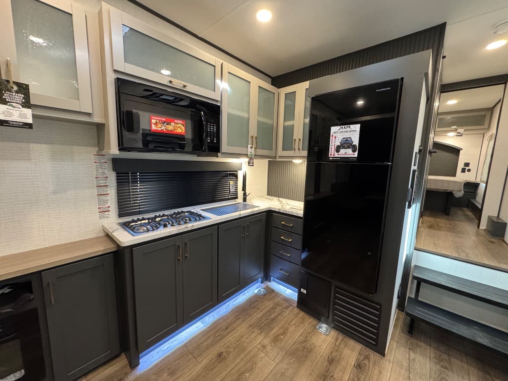 2026 Forest River 2026 Forest River Xlr Boost Toy Hauler - thumbnail 7