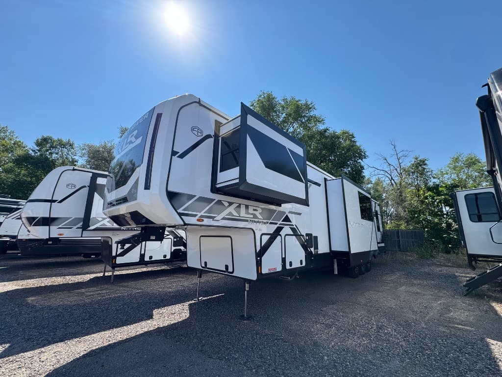 2026 Forest River 2026 Forest River Xlr Nitro Toy Hauler - thumbnail 3