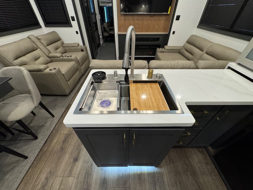 2026 Forest River 2026 Forest River Xlr Nitro Toy Hauler - thumbnail 11