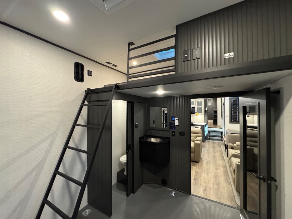 2026 Forest River 2026 Forest River Xlr Nitro Toy Hauler - thumbnail 22