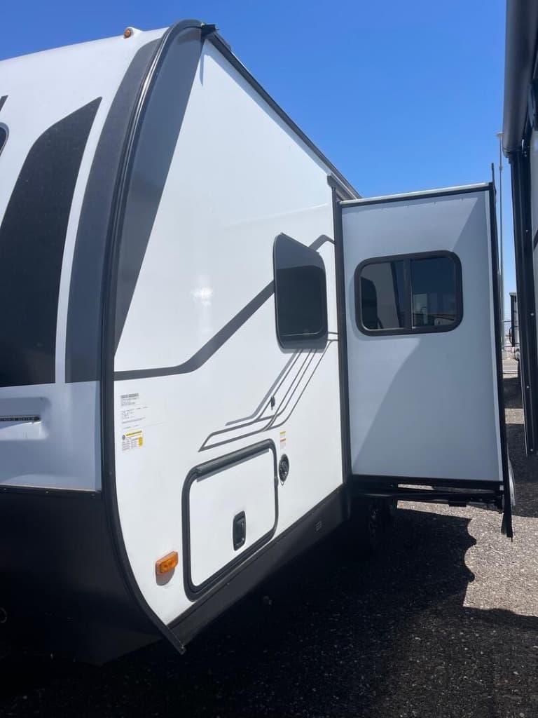 2026 Coachmen 2026 Coachmen Apex Ultra-Lite - thumbnail 4