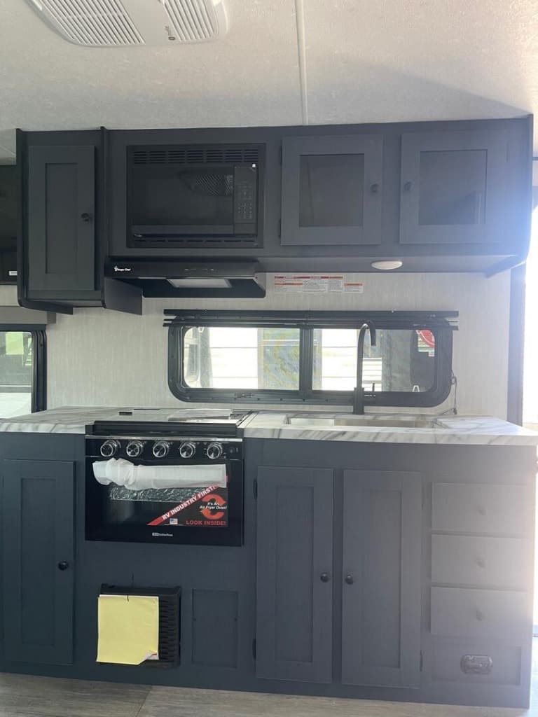 2026 Coachmen 2026 Coachmen Apex Ultra-Lite - thumbnail 9