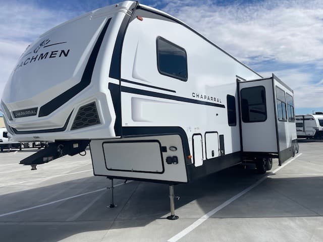 2026 Coachmen 2026 Coachmen Chaparral - thumbnail 4