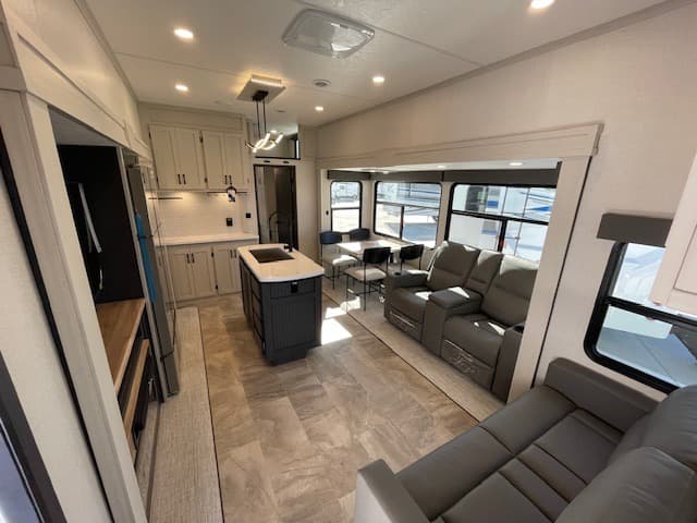 2026 Coachmen 2026 Coachmen Chaparral - thumbnail 7