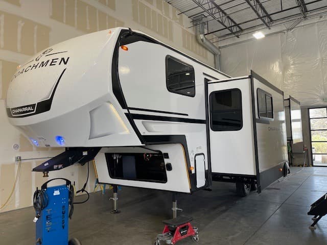 2026 Coachmen 2026 Coachmen Chaparral Lite - thumbnail 3