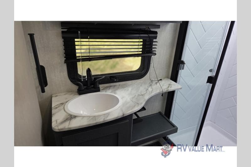 2025 Coachmen 2025 Coachmen Apex Ultra-Lite - thumbnail 25