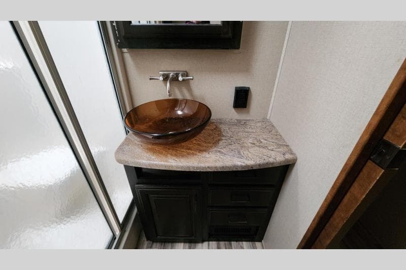 2015 Grand Design 2015 Grand Design Solitude - thumbnail 38