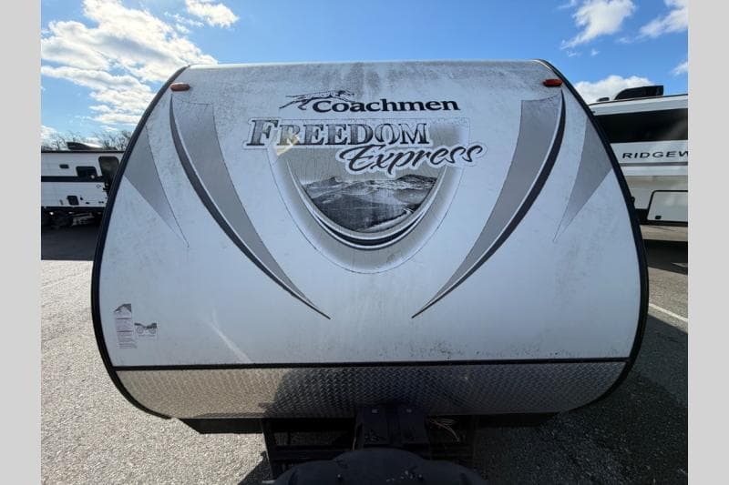 2017 Coachmen 2017 Coachmen Freedom Express Ultra Lite - thumbnail 3