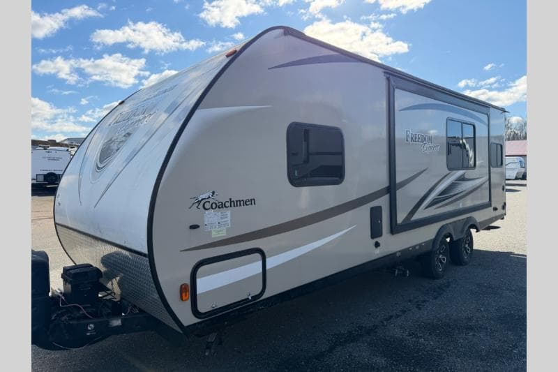 2017 Coachmen 2017 Coachmen Freedom Express Ultra Lite - thumbnail 4