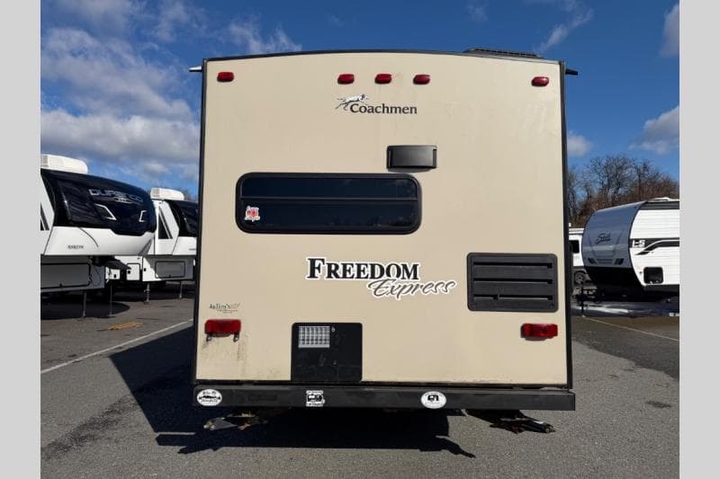 2017 Coachmen 2017 Coachmen Freedom Express Ultra Lite - thumbnail 5