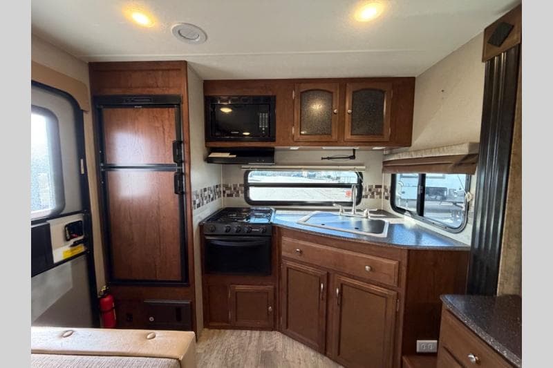 2017 Coachmen 2017 Coachmen Freedom Express Ultra Lite - thumbnail 10