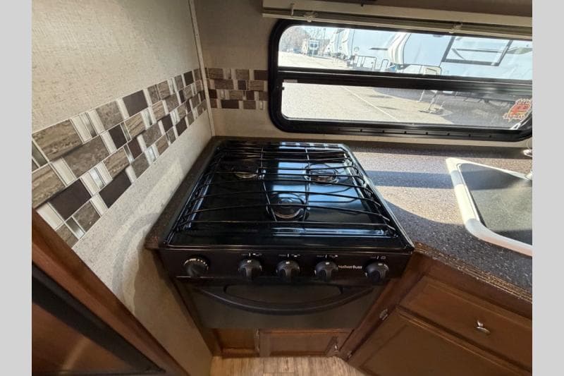 2017 Coachmen 2017 Coachmen Freedom Express Ultra Lite - thumbnail 15
