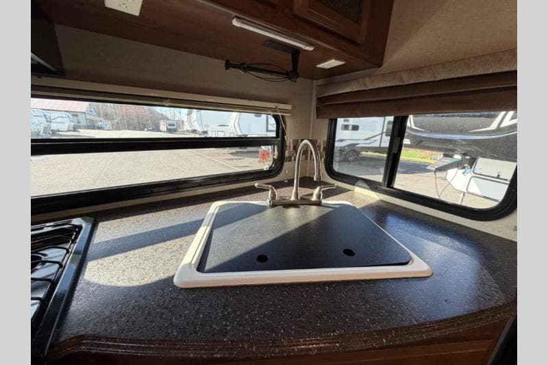 2017 Coachmen 2017 Coachmen Freedom Express Ultra Lite - thumbnail 17