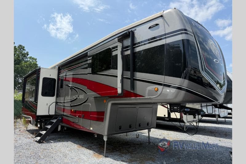 2022 DRV Mobile Suites LX455