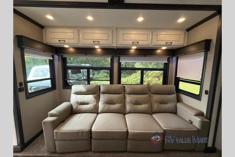 2022 DRV 2022 DRV Mobile Suites - thumbnail 15