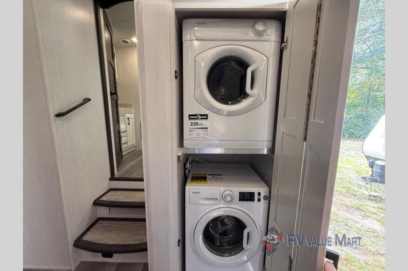 2022 DRV 2022 DRV Mobile Suites - thumbnail 21