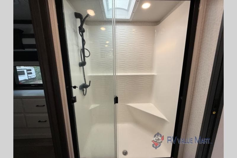 2022 DRV 2022 DRV Mobile Suites - thumbnail 23