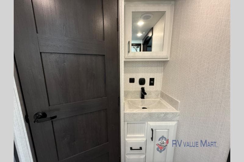 2022 DRV 2022 DRV Mobile Suites - thumbnail 24