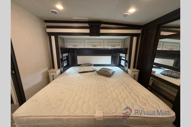 2022 DRV 2022 DRV Mobile Suites - thumbnail 27