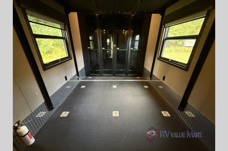 2022 DRV 2022 DRV Mobile Suites - thumbnail 31