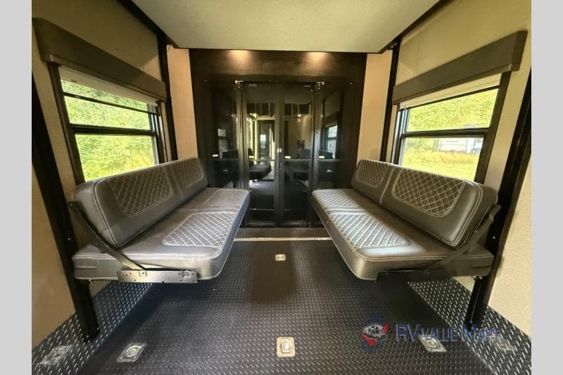 2022 DRV 2022 DRV Mobile Suites - thumbnail 38