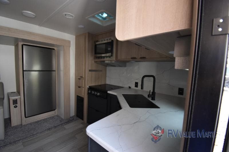 2023 Winnebago 2023 Winnebago Minnie - thumbnail 8