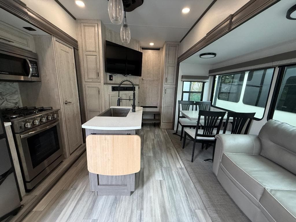 2024 Forest River 2024 Forest River Sandpiper Luxury - thumbnail 14