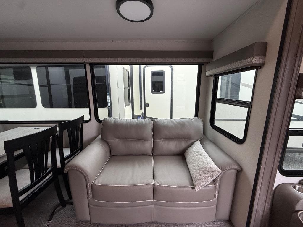 2024 Forest River 2024 Forest River Sandpiper Luxury - thumbnail 16