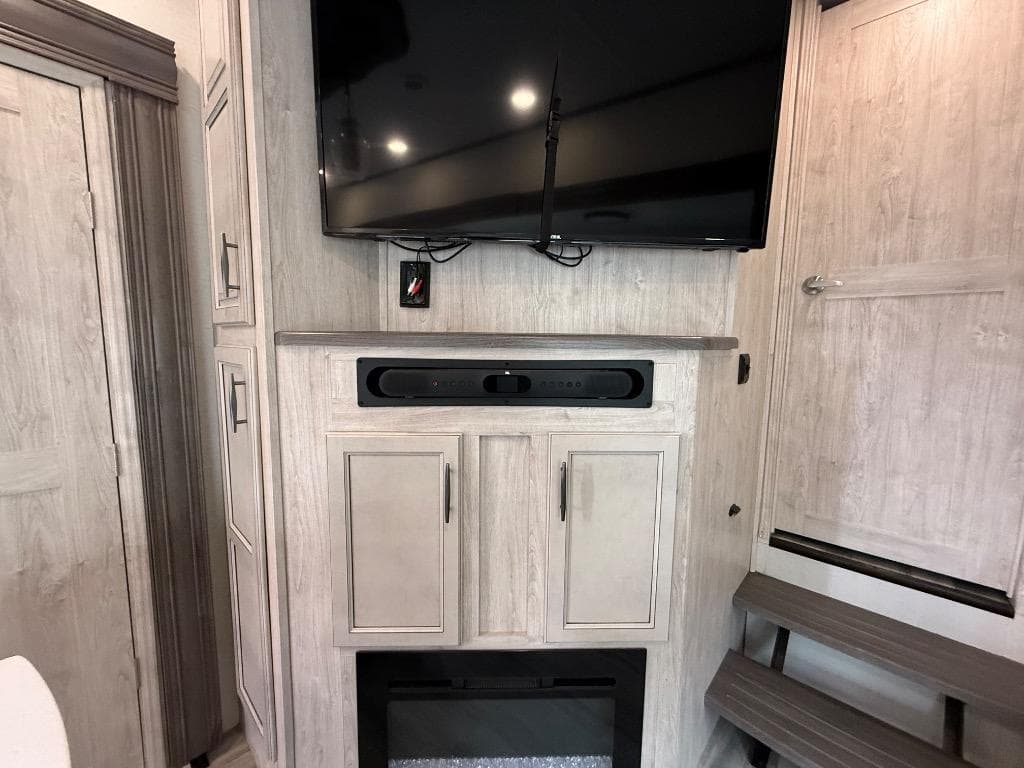 2024 Forest River 2024 Forest River Sandpiper Luxury - thumbnail 18