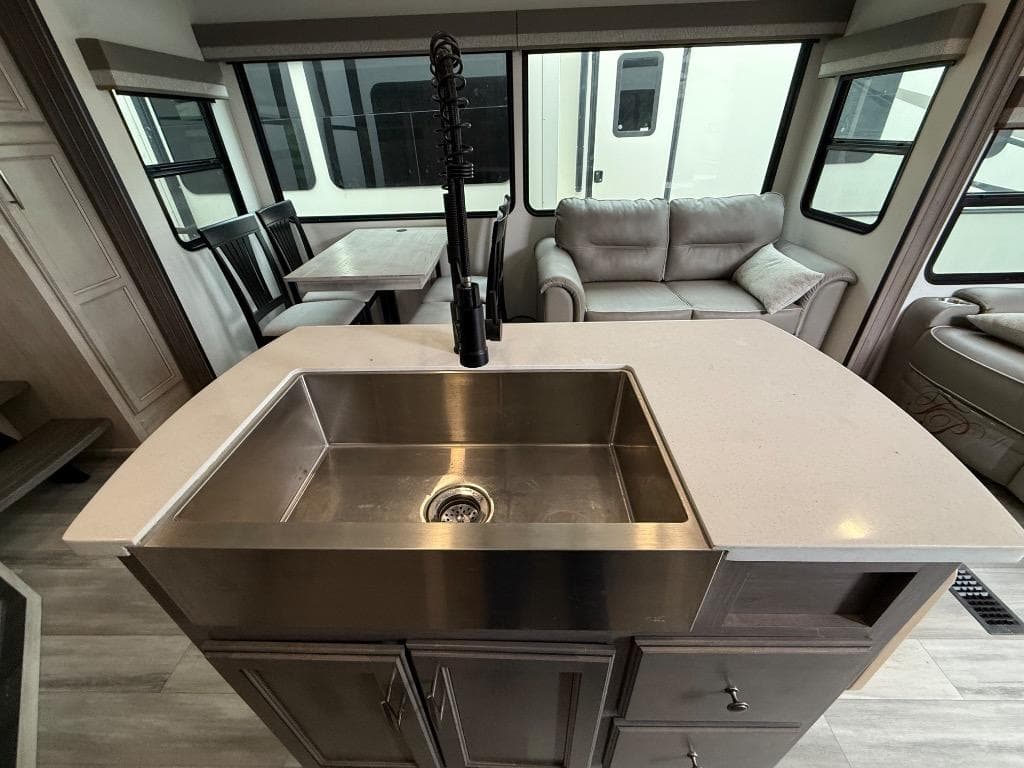 2024 Forest River 2024 Forest River Sandpiper Luxury - thumbnail 22