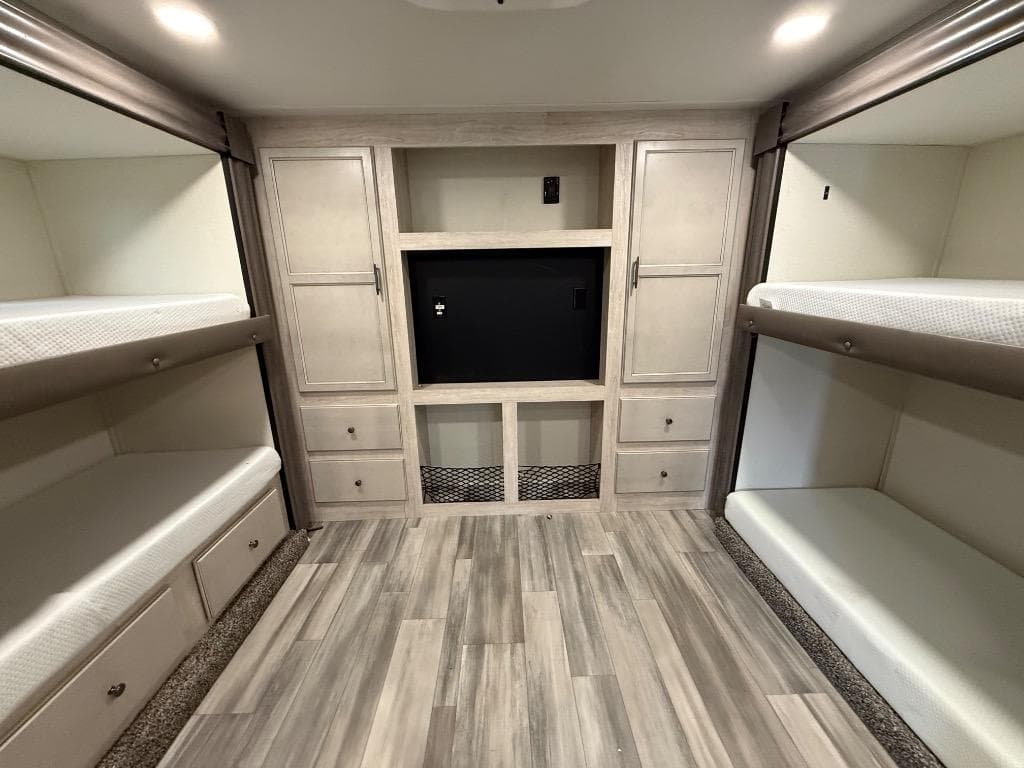 2024 Forest River 2024 Forest River Sandpiper Luxury - thumbnail 23