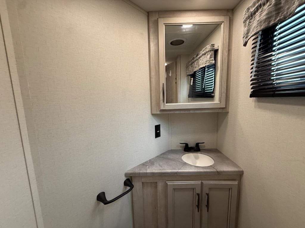 2024 Forest River 2024 Forest River Sandpiper Luxury - thumbnail 26
