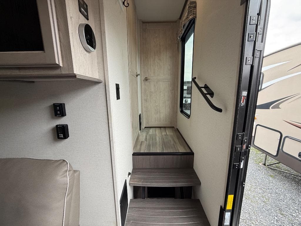 2024 Forest River 2024 Forest River Sandpiper Luxury - thumbnail 28