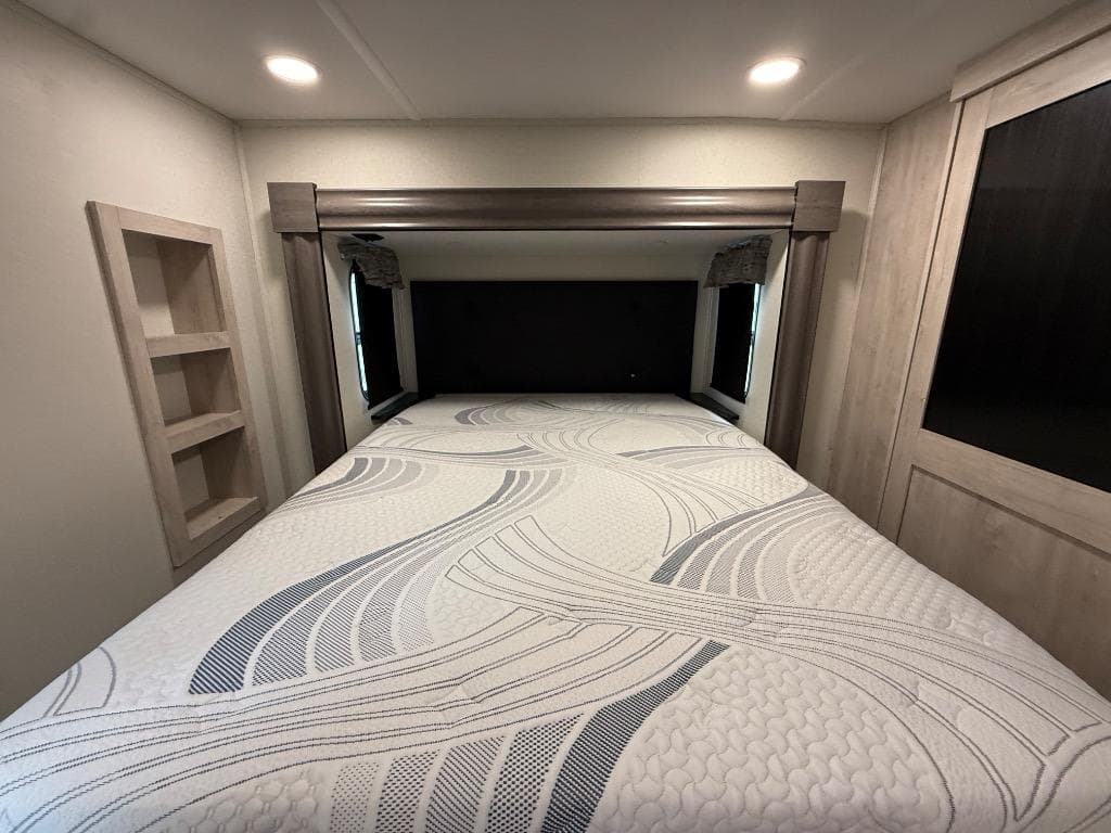 2024 Forest River 2024 Forest River Sandpiper Luxury - thumbnail 29