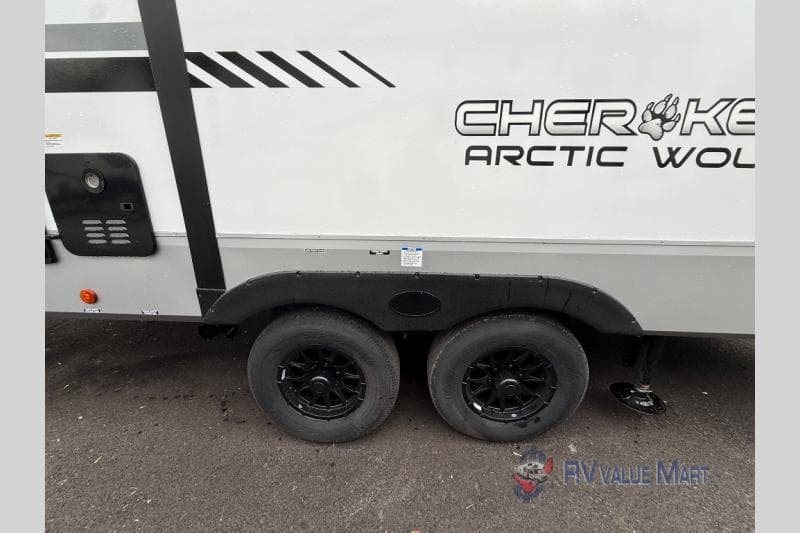 2025 Forest River 2025 Forest River Cherokee Arctic Wolf - thumbnail 6