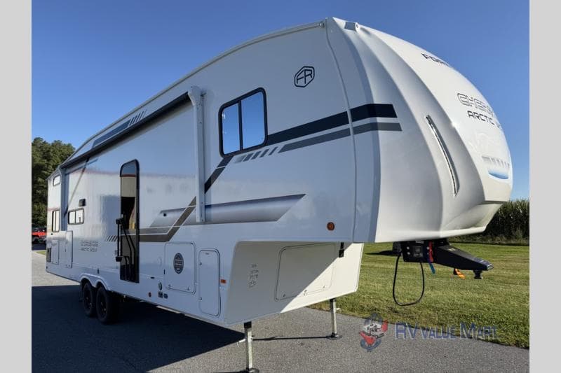 2026 Forest River Cherokee Arctic Wolf 287BH