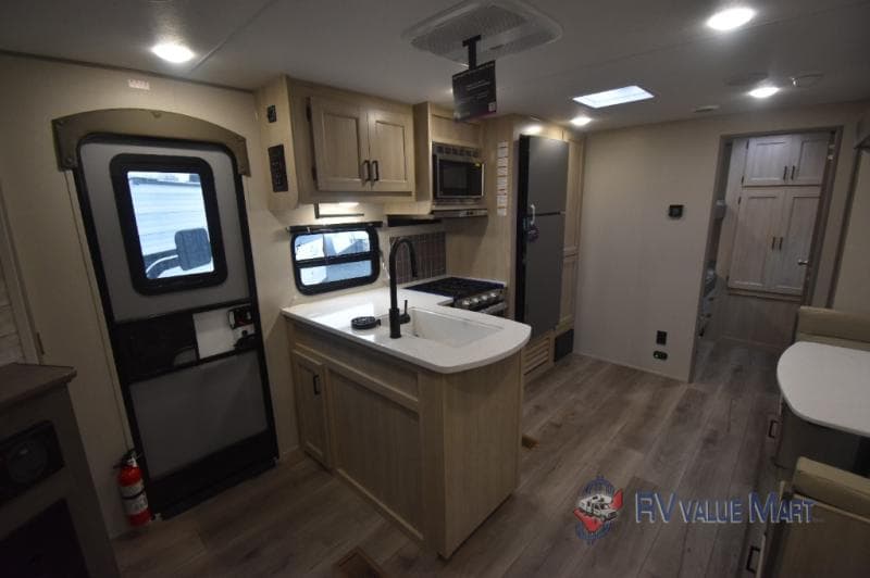 2026 Coachmen 2026 Coachmen Catalina Legacy Edition - thumbnail 18