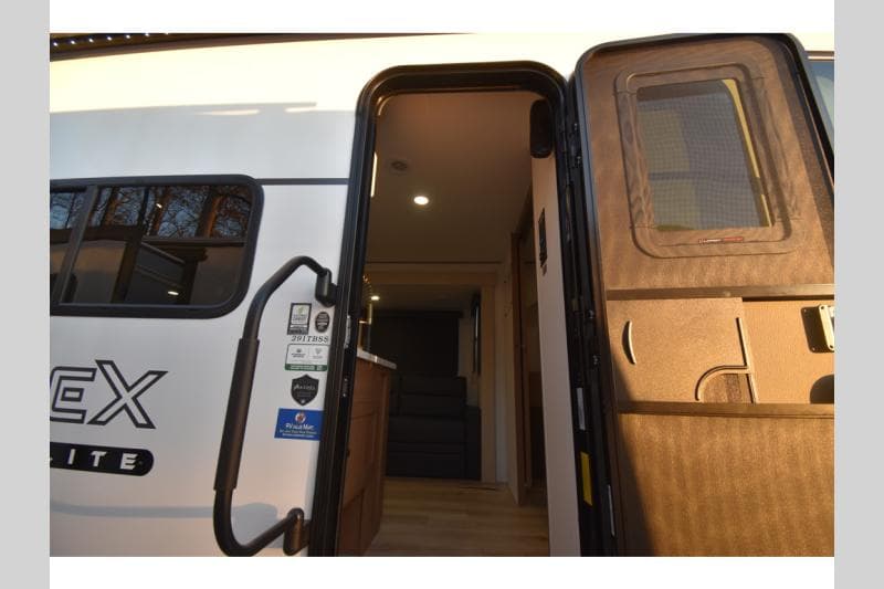 2026 Coachmen 2026 Coachmen Apex Ultra-Lite - thumbnail 6