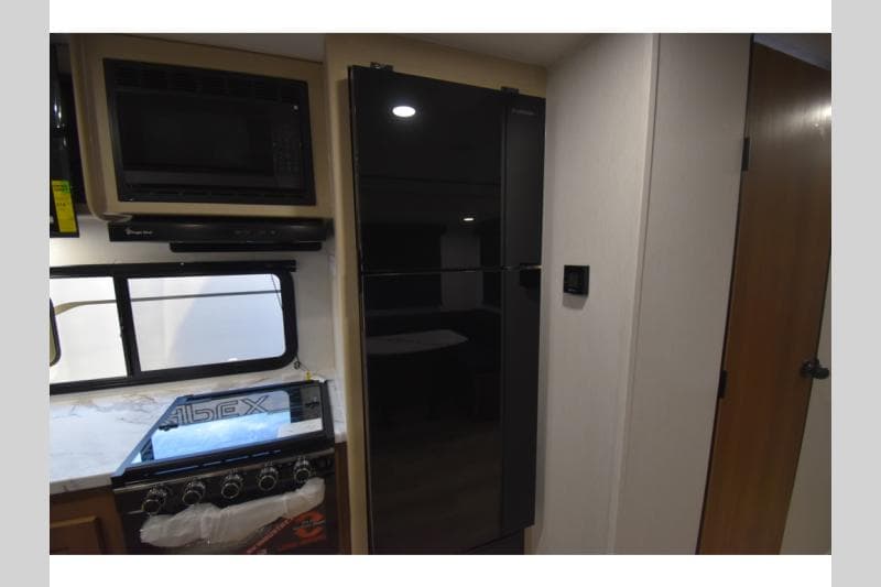 2026 Coachmen 2026 Coachmen Apex Ultra-Lite - thumbnail 12