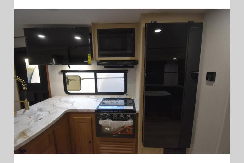 2026 Coachmen 2026 Coachmen Apex Ultra-Lite - thumbnail 14