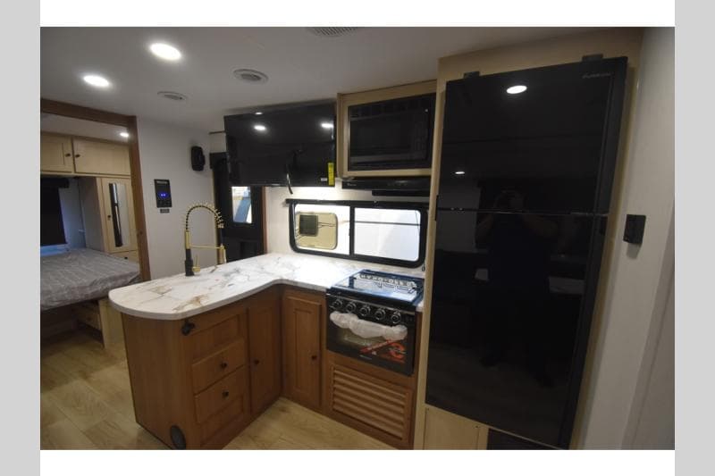 2026 Coachmen 2026 Coachmen Apex Ultra-Lite - thumbnail 17