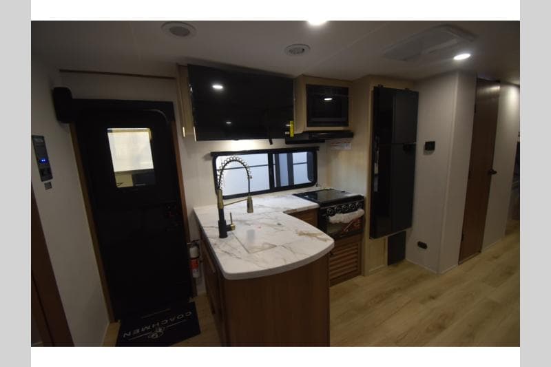 2026 Coachmen 2026 Coachmen Apex Ultra-Lite - thumbnail 18