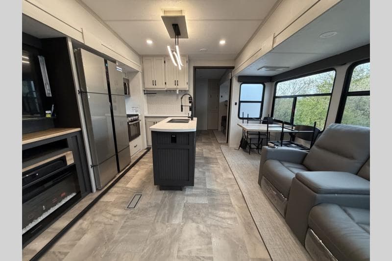2026 Coachmen 2026 Coachmen Chaparral - thumbnail 10
